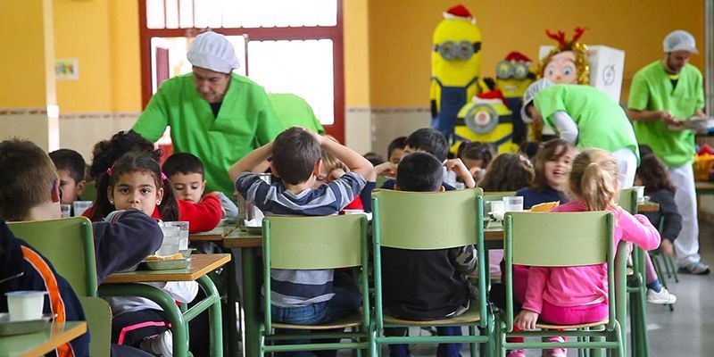 La Junta destina cerca de 10,5 millones de euros a más de 88.000 ayudas de comedor y libros de texto para el próximo curso escolar