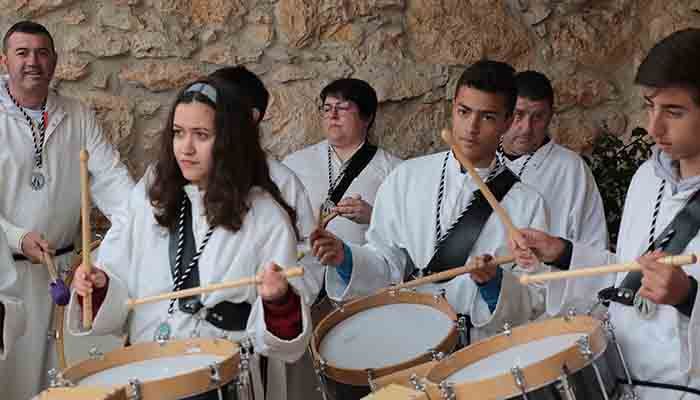 La lluvia no apaga los tambores de Fuentenovilla