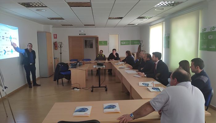 Los empresarios de San Clemente recaban información sobre autoconsumo solar