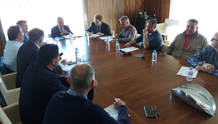 Los taxistas de Cuenca avisan del peligro de la proliferación de licencias VTC para el taxi rural