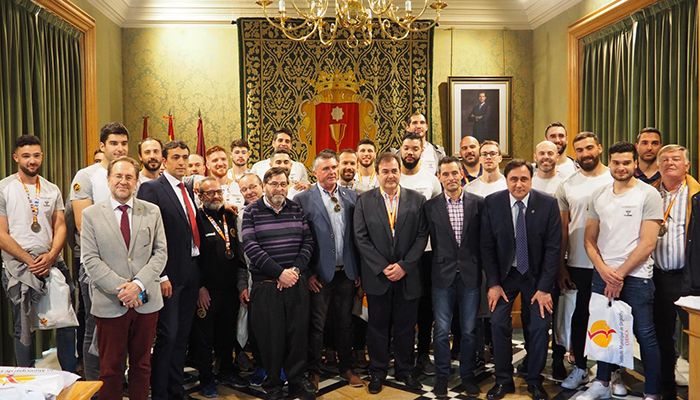 Mariscal felicita al Liberbank Cuenca tras proclamarse subcampeón de la Copa de S.M. el Rey