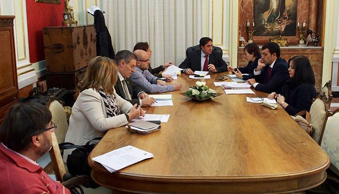 Mariscal valora la coordinación y el trabajo de los servicios municipales en el éxito del desarrollo de la Semana Santa