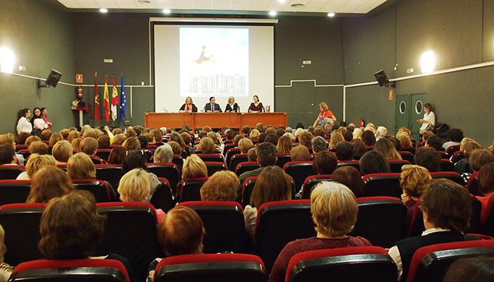 Marta Robles reflexiona, junto a 20 clubs de lectura, sobre el mal y las obsesiones presentes en su novela ‘La Mala Suerte’