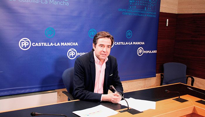 Robisco denuncia que Page quiera priorizar la sanidad privada, en detrimento de la pública, modificando con nocturnidad una orden