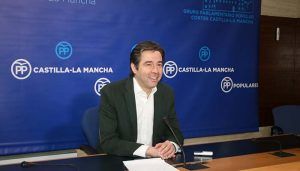 Robisco denuncia que Page se dedique ahora a aprobar por decreto, al estilo de Sánchez, lo que no ha sido capaz de cumplir en cuatro años