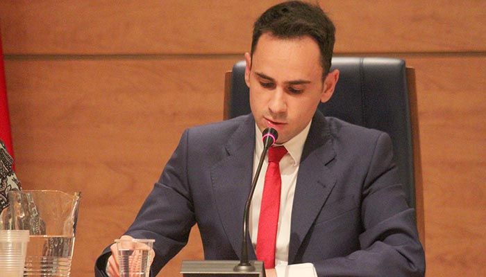 Salinas se compromete a construir el próximo año una piscina cubierta para Cabanillas