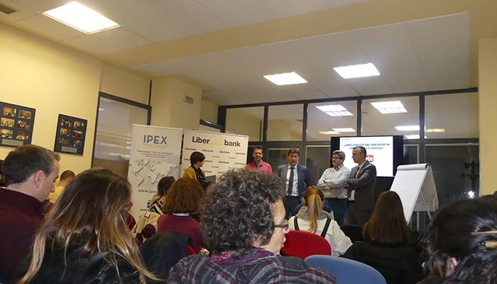 Unos 50 empresarios conquenses asisten a la jornada de CEOE-Cepyme Cuenca sobre youtube y exportación