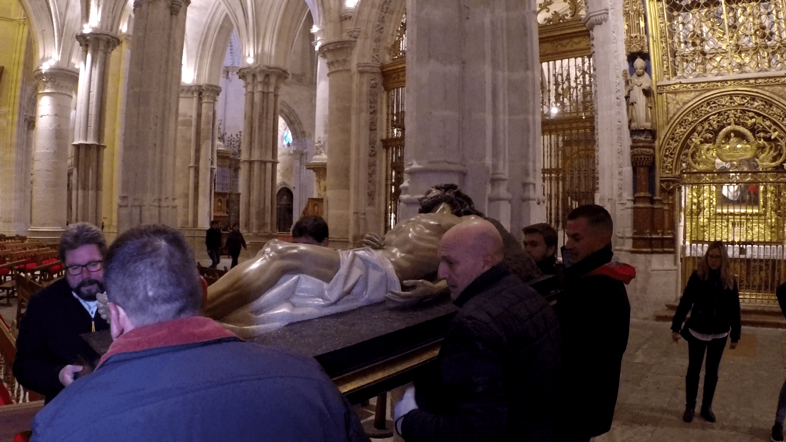 Puesta en andas en la Catedral e Iglesia de san Pedro de Cuenca 1 vlcsnap 00880