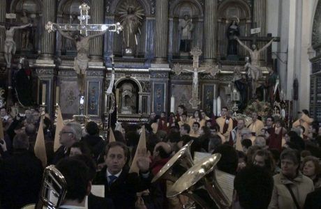 “Unidad y diálogo” definen una Semana Santa marcada por la lluvia