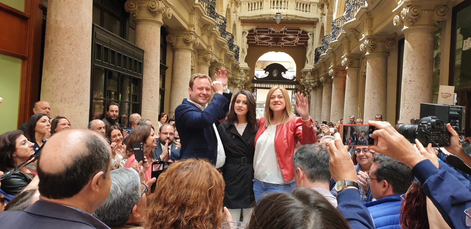 Arrimadas “El 26M tenemos la oportunidad de contener con un salvavidas naranja las barbaridades del Gobierno de Sánchez”
