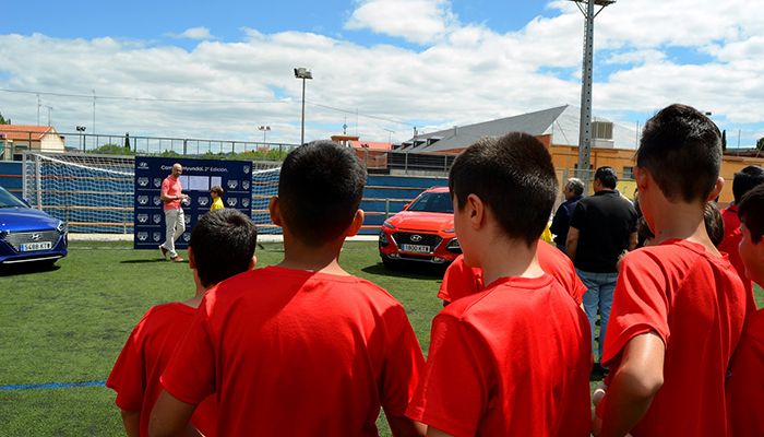 CD Salesianos y Santón Oliva sortean la beca para vivir una semana como un jugador del Atlético de Madrid