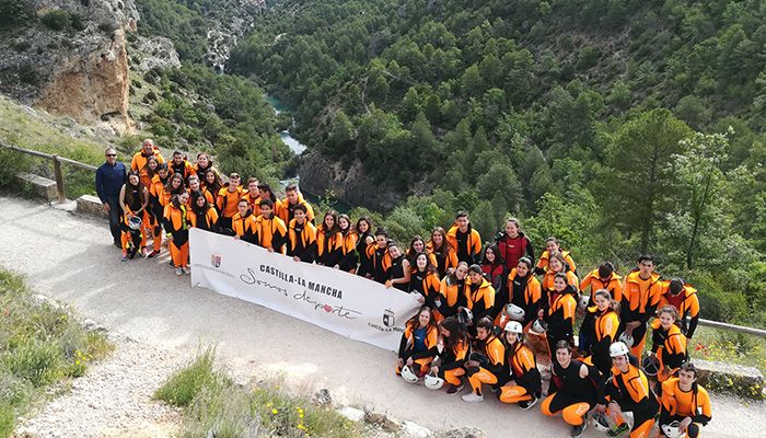 El Programa Somos Deporte 16-18 despidió la temporada con el descenso de barrancos en Villalba de la Sierra