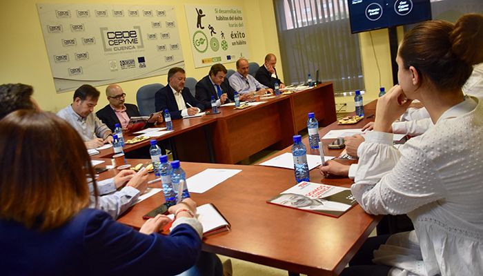 Dolz se compromete a reestructurar el suelo industrial de Cuenca y promocionarlo a precios en las principales ferias del sector