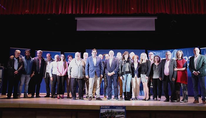 Domínguez se rodea de “un gran equipo para seguir trabajando por el futuro de Jadraque y el bienestar de los jadraqueños” 1 domínguez se rodea de “un gran equipo para seguir trabajando por el futuro de jadraque y el bienestar de los jadraqueños”