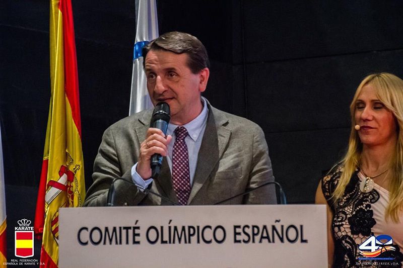 El Comité Olímpico Español y la Real Federación de Karate reconocen al alcalde de Guadalajara, Antonio Román, la apuesta realizada por el deporte en los últimos años