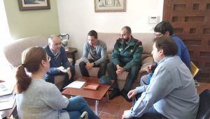 El equipo de Gobierno del Ayuntamiento de Huete trata con el nuevo cabo de la Guardia Civil la seguridad en el municipio