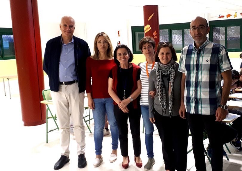 El subdelegado del Gobierno en Cuenca visita el CEIP Luis de Mateo de Casasimarro con motivo del programa escolar de consumo de leche y productos lácteos