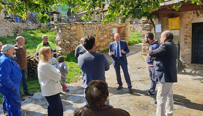 José Manuel Latre visita Corralejo y Bocígano para escuchar a los vecinos y recoger sus preocupaciones