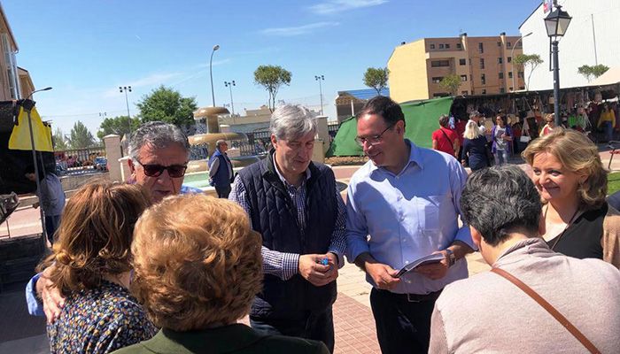 José Manuel Salas habilitará los sábados como segundo día de mercadillo para impulsar la actividad comercial