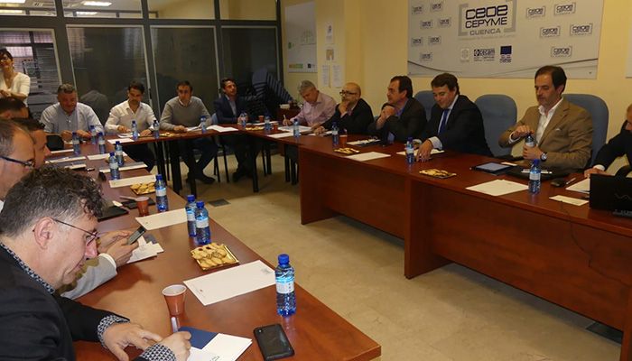 La Agrupación “Cuenca nos une” intercambia propuestas con la patronal conquense para regenerar la actividad económica de Cuenca