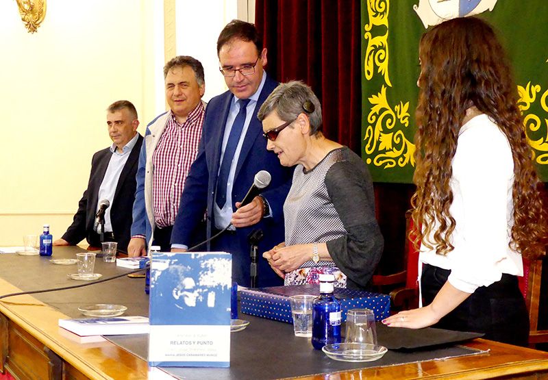 La escritora sordociega Mª Jesús Cañamares ve cumplido su gran sueño con la edición de su primer libro ‘Relatos y punto’