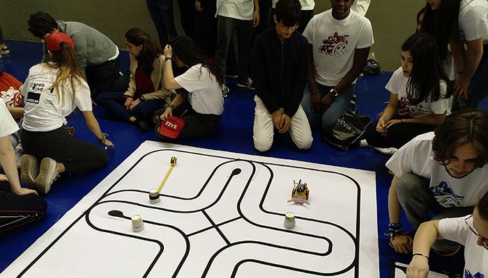 La Escuela de Industriales de Ciudad Real celebra mañana sus clásicas competiciones de robots y de coches y estrena una de visión por computador