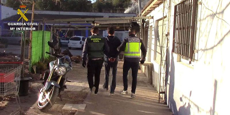 La Guardia Civil detiene a dos personas por lesiones y amenazas con arma blanca y de fuego en Landete