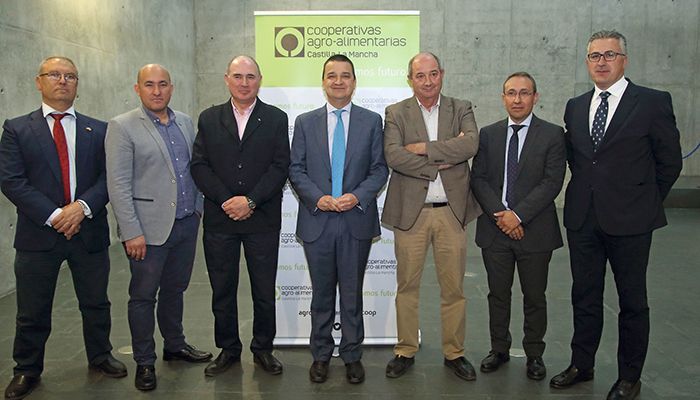 La Junta asegura que la próxima legislatura será “la de la desalación y no la de los trasvases para el riego en el Levante”