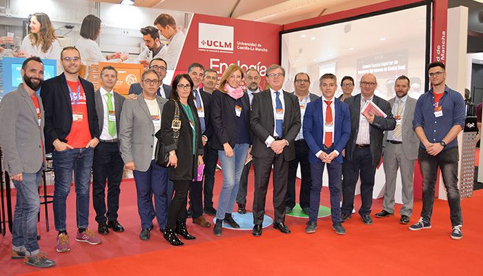 La UCLM muestra en FENAVIN su potencial académico y científico-tecnológico en al ámbito vitivinícola