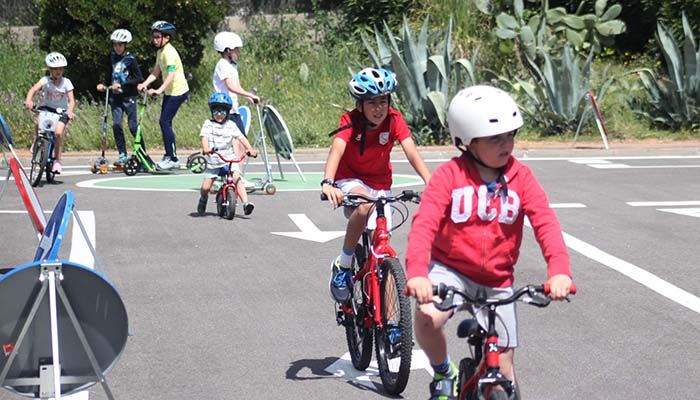 Las Fiestas del Cristo en Cabanillas comenzaron con educación vial y charangas por las calles