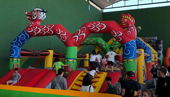 Mañana de Fiestas entre dulces, zumba, flamenco e hinchables en Cabanillas