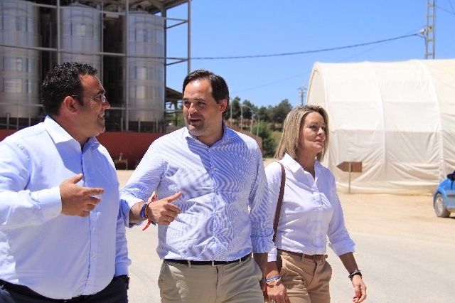 Núñez aprobará una ley integral de protección y mejora del sector agrícola y modificará la Ley del Vino para impulsar la modernización y comercialización de la industria agroalimentaria