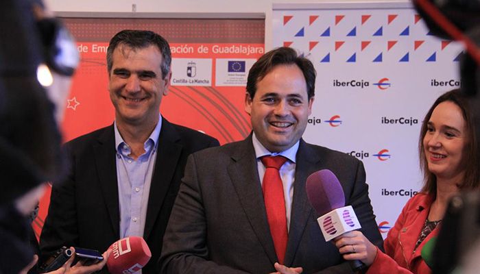 Núñez bonificará las cuotas de los nuevos autónomos, los jóvenes, los que emprendan en el rural y del pequeño comercio, que además podrán incorporar a parados de los planes de empleo