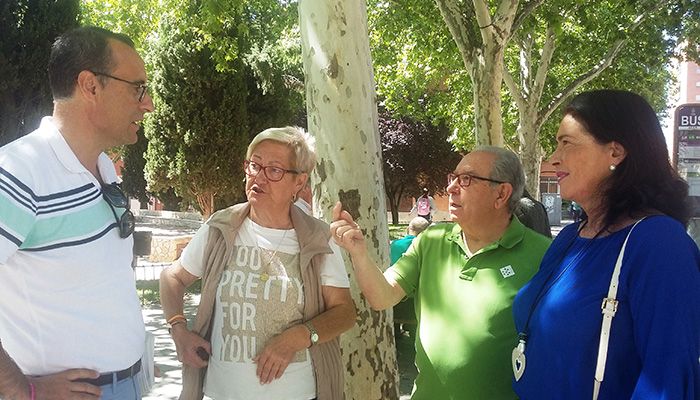 Policía de proximidad, mejorar el recorrido de los autobuses y modificaciones en el carril-bici, propuestas de Antonio de Miguel y VOX para el barrio de Los Manantiales