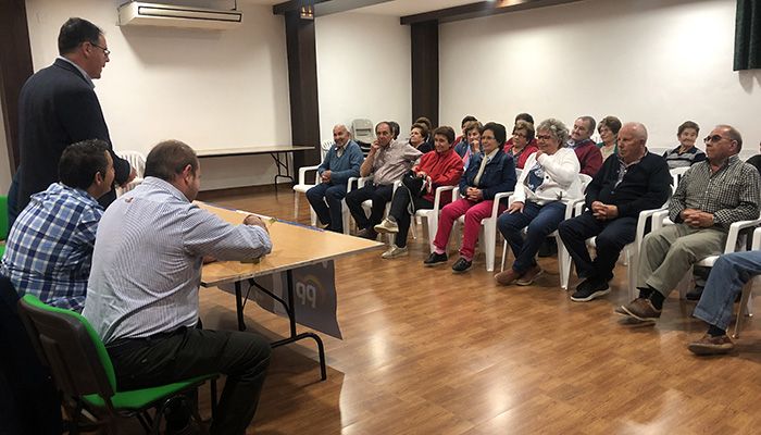 Prieto agradece la labor de alcaldes como Antonio Ruiz y sus 16 años al frente del Ayuntamiento de Casas de los Pinos