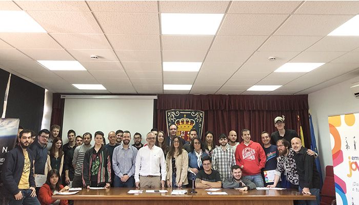 Prieto anima a los alumnos del curso de realidad virtual del programa Cuenca Empleo Joven a aprovechar esta formación