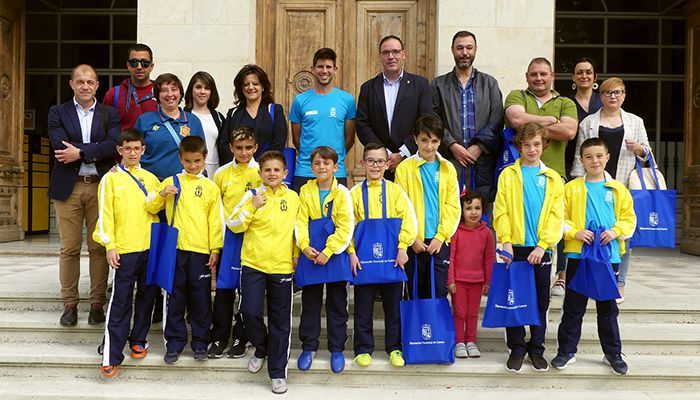 Prieto felicita a la Escuela Municipal de Fútbol FutbCuenca por los éxitos de este año en fútbol sala y fútbol 8 benjamín