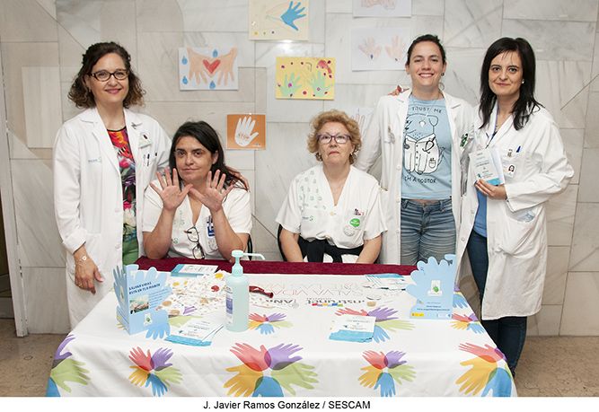 Profesionales y usuarios del Hospital de Guadalajara participan en las actividades organizadas con motivo del Día Mundial de la Higiene de Manos 3 Profesionales y usuarios del Hospital de Guadalajara participan en las actividades organizadas con motivo del Día Mundial de la Higiene de Manos
