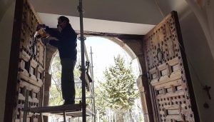 Restauran las puertas de la Ermita de San Sebastián de Huete