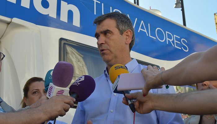 Román anuncia la creación de un censo con el ADN de los perros, que permitirá identificar a los dueños que no recojan sus excrementos de la vía pública