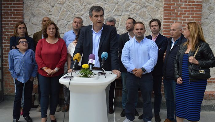 Román insiste “Desunir el voto del centro – derecha y votar a Vox o a Ciudadanos, es dar la victoria a la izquierda. No podemos cometer el mismo error que en las Generales”