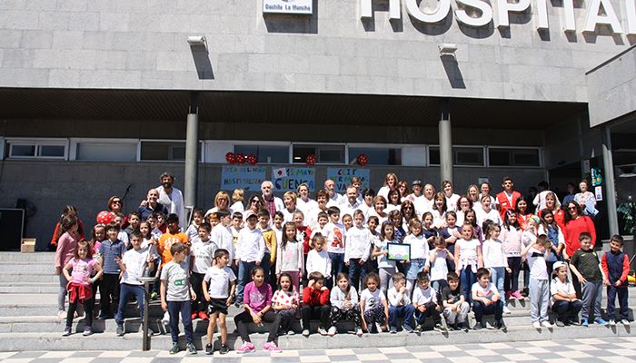 Un grupo de 70 niños del Colegio “Hermanos Valdés”, protagonistas en el “Virgen de la Luz” de la celebración del Día del Niño Hospitalizado