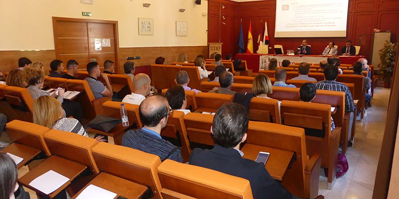 Unos 40 empresarios se interesan en Cuenca por las novedades impositivas en la jornada organizada por Discongas