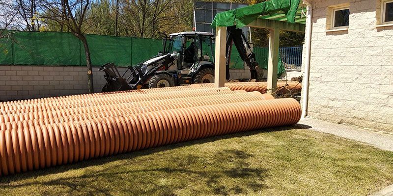 Avanzan a buen ritmo los trabajos de acondicionamiento de la piscina municipal de Huete