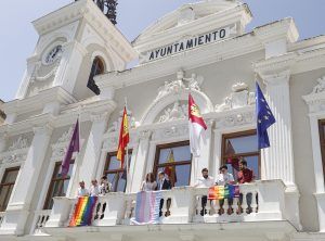 Vox Guadalajara se queja por la imposición ideológica de la colocación de la bandera LGTBI en el balcón del Ayuntamiento de Guadalajara 