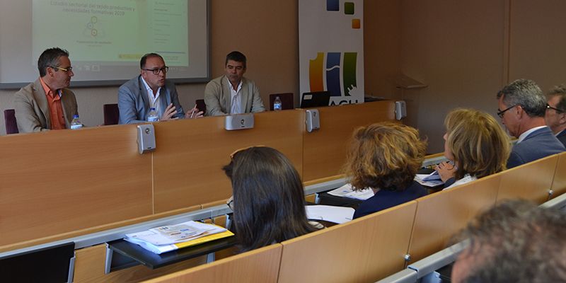 El Centro de Referencia Nacional de Energía Eléctrica, Agua y Gas ubicado en Guadalajara presenta un estudio sobre necesidades formativas de estos sectores