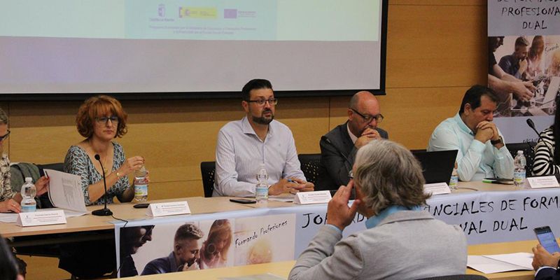 El Gobierno regional organiza jornadas de difusión para implicar al profesorado en el desarrollo de la FP Dual y establecer marcos de colaboración con empresas