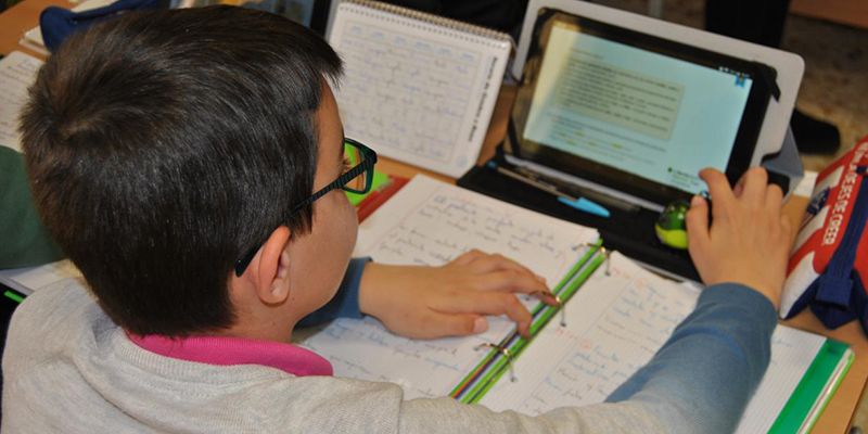 El próximo curso se triplicará el número de escolares y docentes que participan en el programa ‘Carmenta’ de uso de materiales curriculares digitales