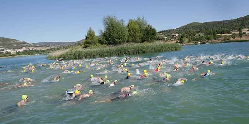 Fernando Zorilla y Tania Fernández se imponen en el XII triatlón de Pareja