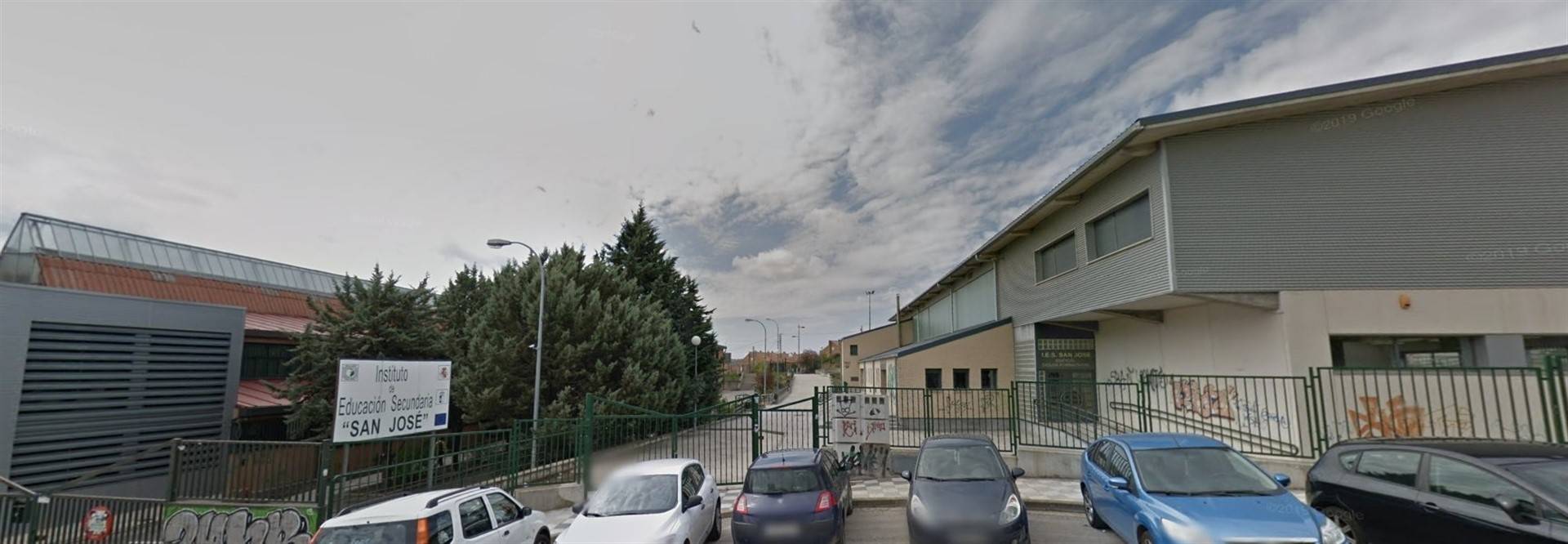 Ingresado un trabajador tras caer al vacío desde el tejado del instituto San José de Cuenca